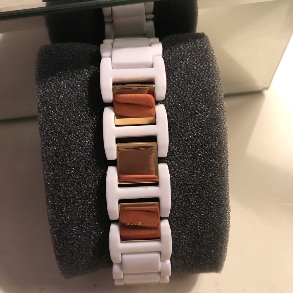 Michael Kors Watch - Picture 3 of 3